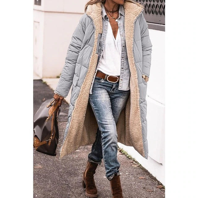 Chloé: Umkehrbare, lange Daunenjacke mit Kapuze