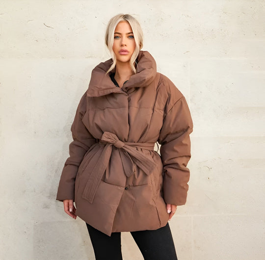 ModeGeist | Gürtelte Pufferjacke Übergröße Kragen Wintermantel