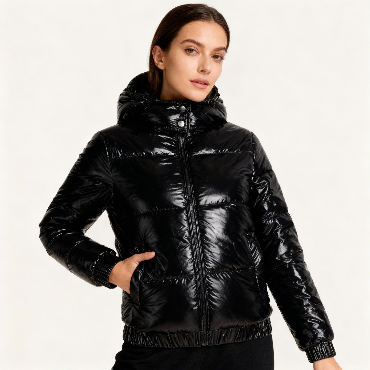 Damen glänzende Winterjacke mit Kapuze – Wasserabweisend & Wärmeisoliert – ModeGeist