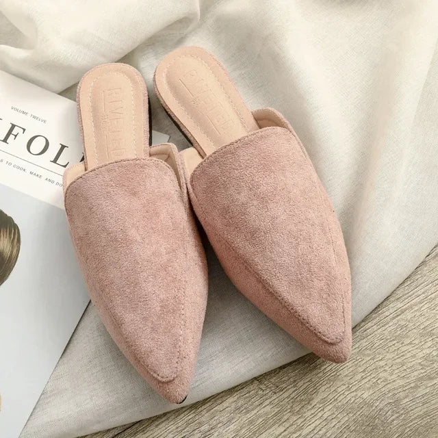 Schicke Wildleder-Mules mit spitzer Spitze von Ane