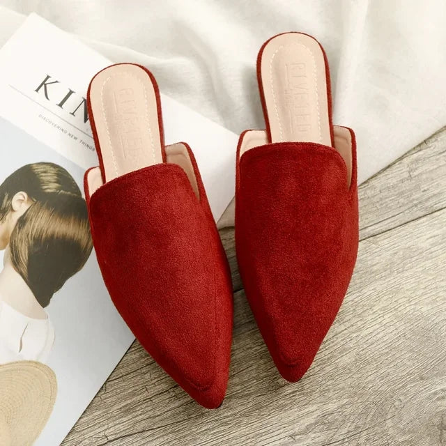 Schicke Wildleder-Mules mit spitzer Spitze von Ane