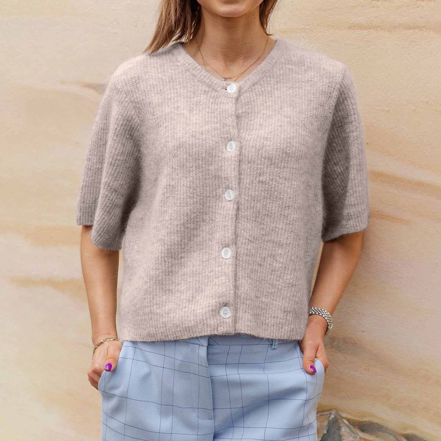 Mael Kurzarm-Strickjacke mit Rundhalsausschnitt im Streetwear-Stil