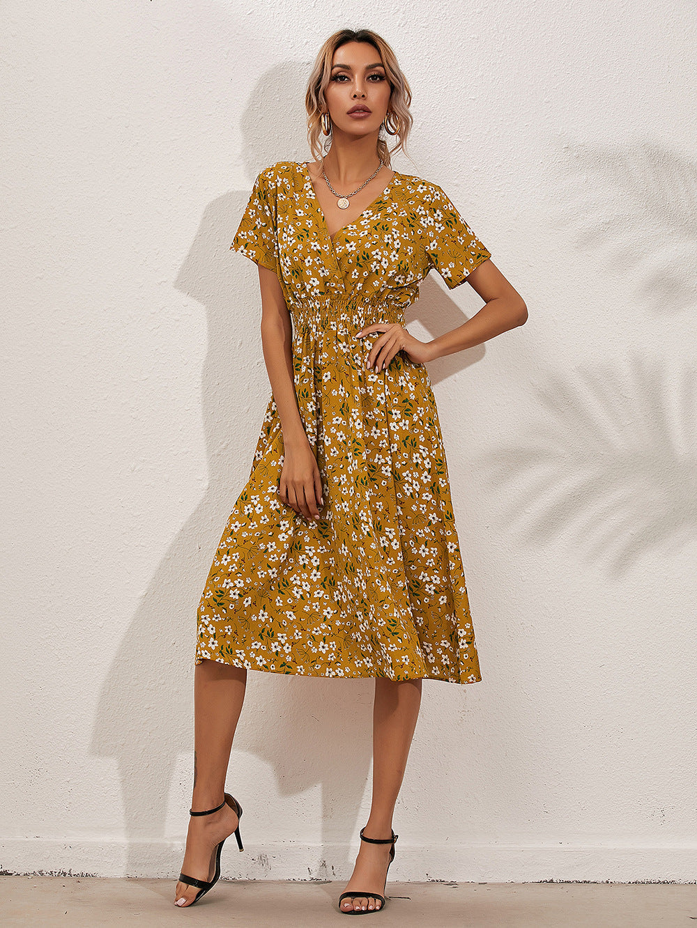 Sommerkleid mit Blumenmuster – elegant, Marke Cassa