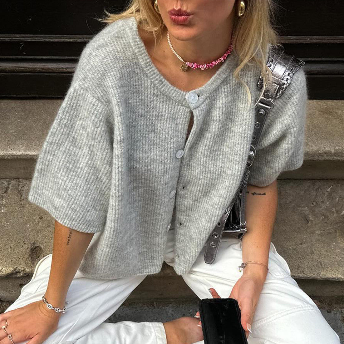 Mael Kurzarm-Strickjacke mit Rundhalsausschnitt im Streetwear-Stil