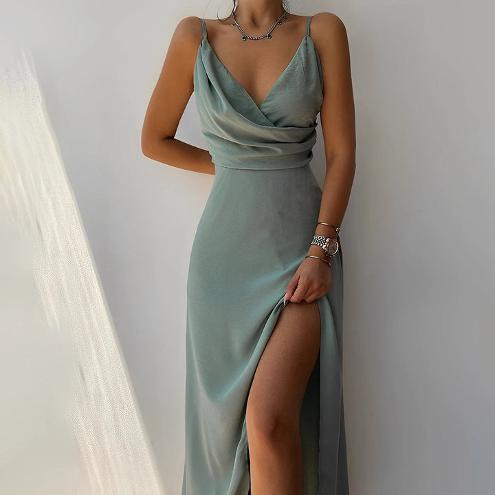 KLAUDIA-Kleid: Satiniert, mit Schlitz