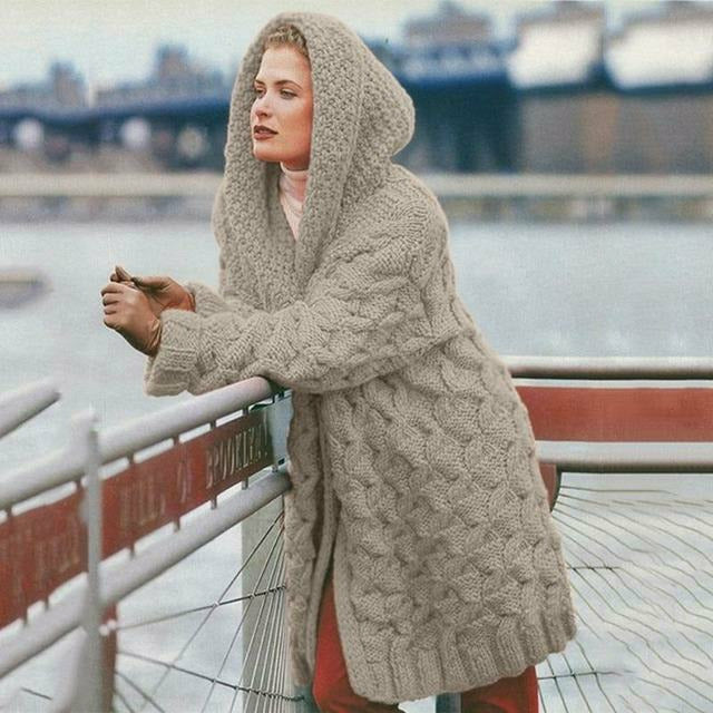 ModeGeist | Langer Strickjacke mit Kapuze
