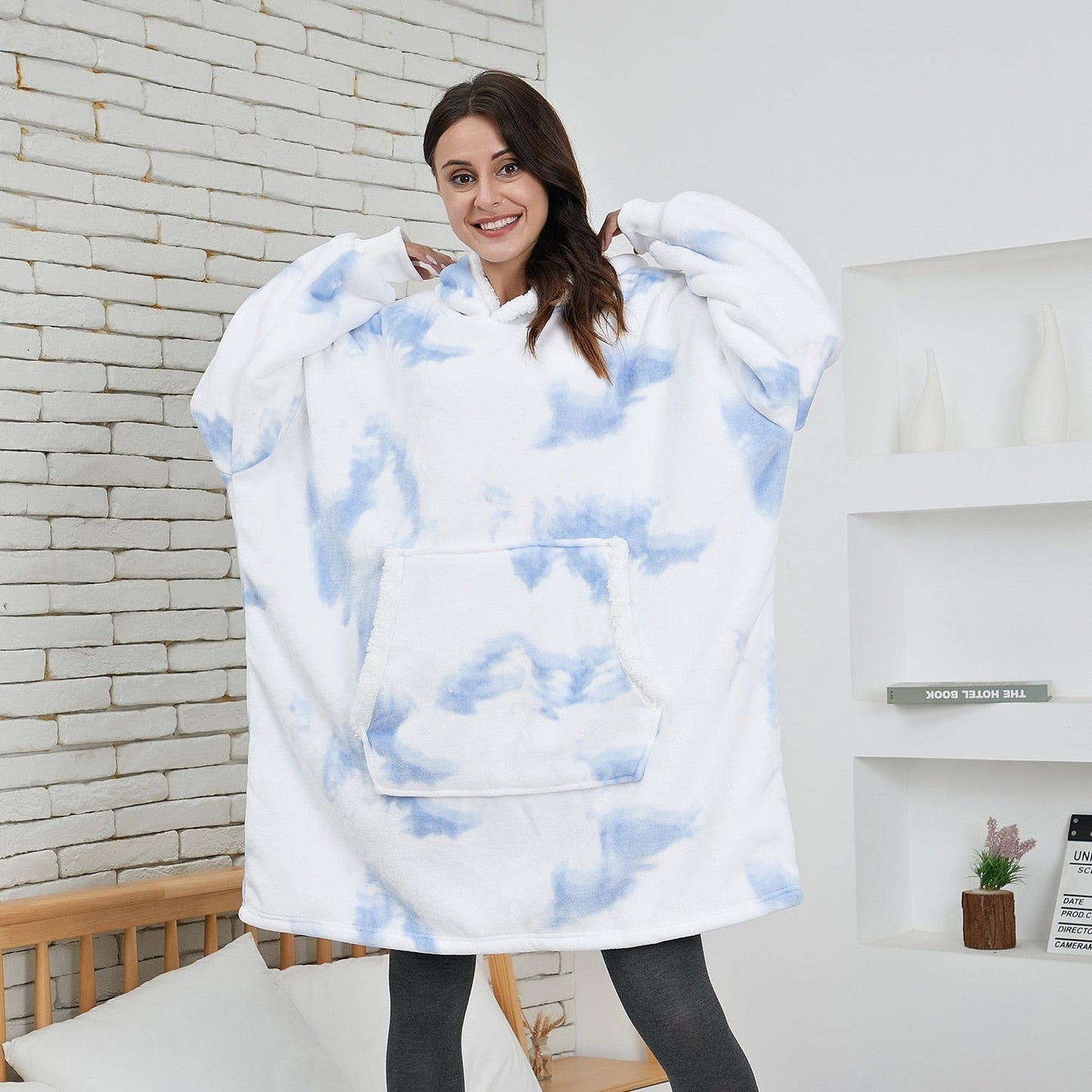 Fudus Kapuzenpullover-Decke mit langen Ärmeln und Taschen