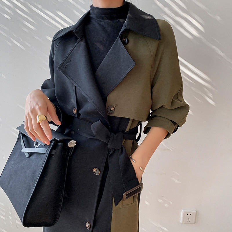 ModeGeist | Schicker marineblauer und olivfarbener Trenchcoat