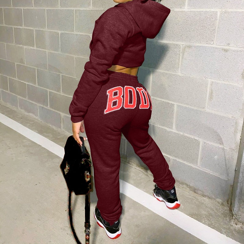 Frauen-Anzug aus Sweatshirt und Jogginghose
