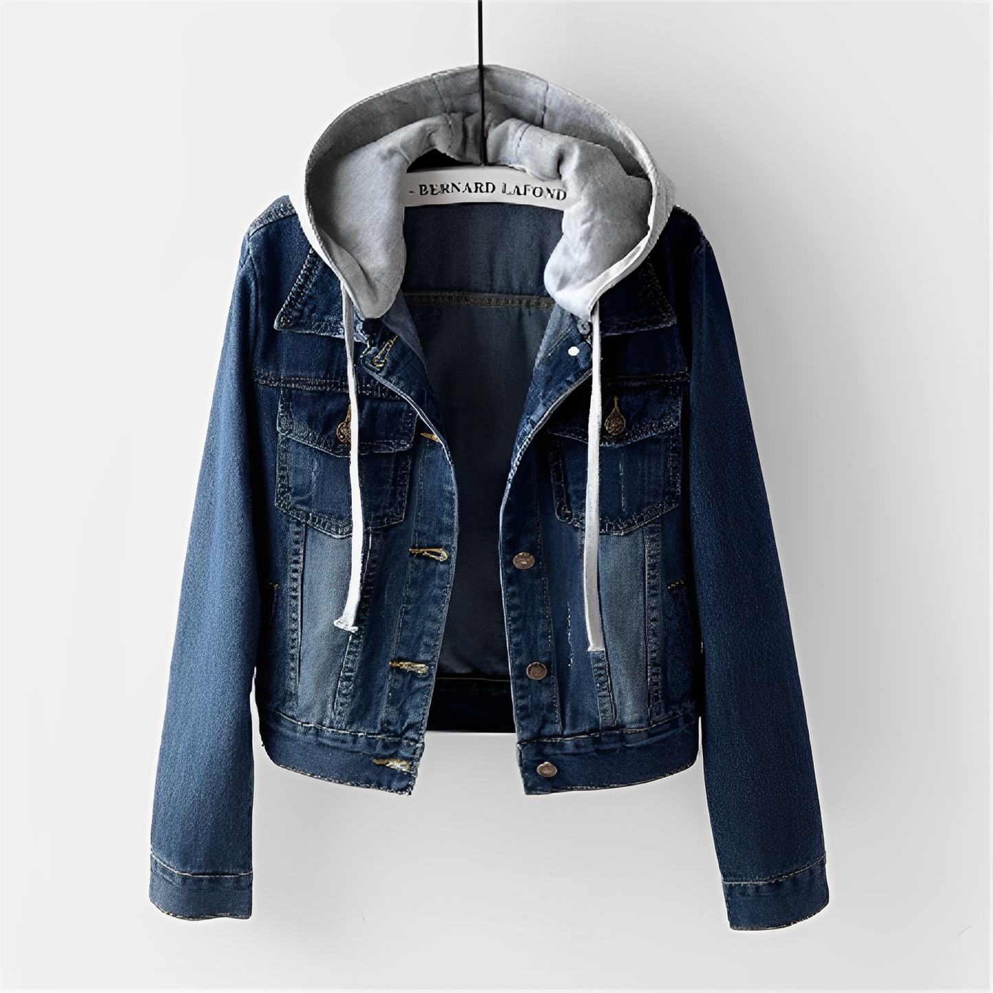 Jeansjacke von Adah mit langen Ärmeln und abnehmbarer Kapuze