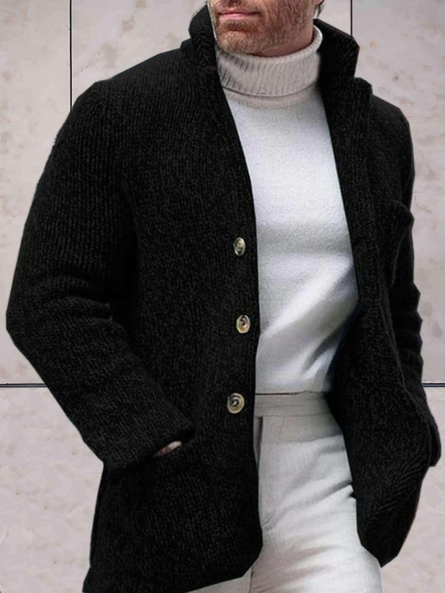 Eynara: Oversize Strickjacke mit hohem Kragen und Knöpfen