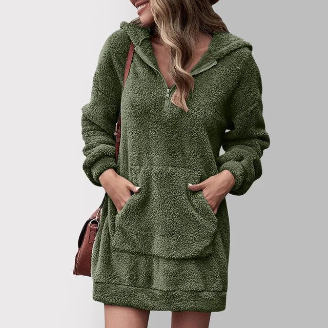 ModeGeist | Flauschiges Pulloverkleid mit Kapuze