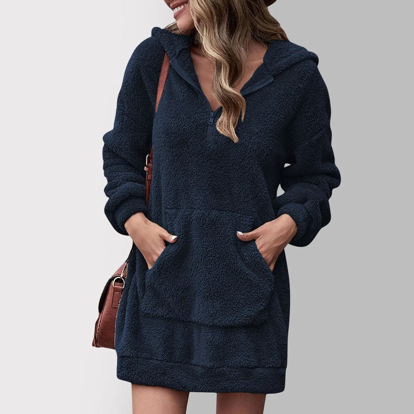 ModeGeist | Flauschiges Pulloverkleid mit Kapuze