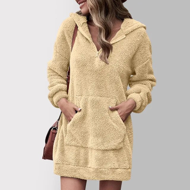 ModeGeist | Flauschiges Pulloverkleid mit Kapuze