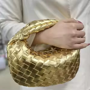 ModeGeist | Luxuriöse Geflochtene Handtasche in Metallic