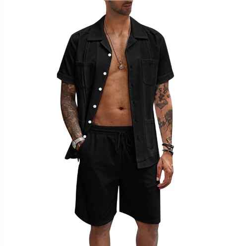 Sommer-Outfit für Herren: Shirt und kurze Hose – Ozi