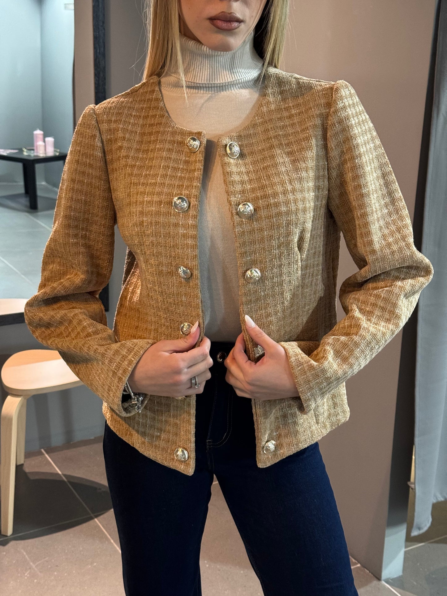 ModeGeist | Klassische Tweedjacke mit Perlenknöpfen Elegant und Zeitlos - ModeGeist