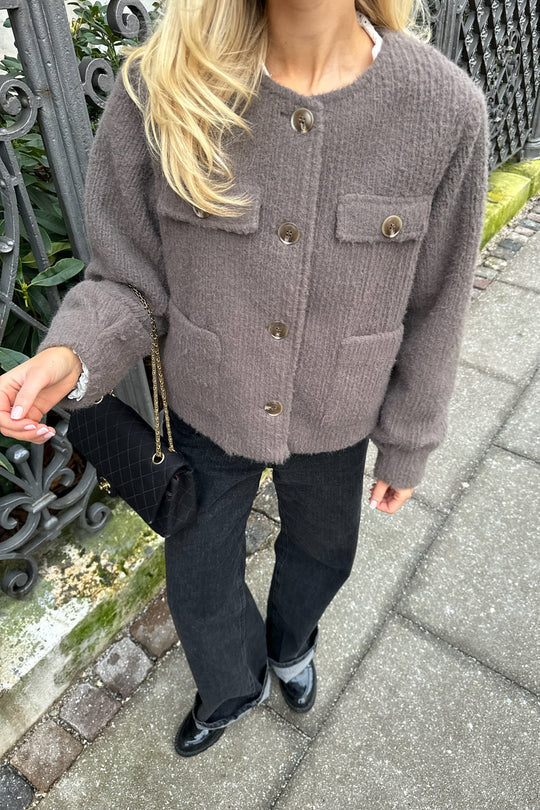 Damenjacke von Nelli: stylisch, mit Taschen und Knöpfen