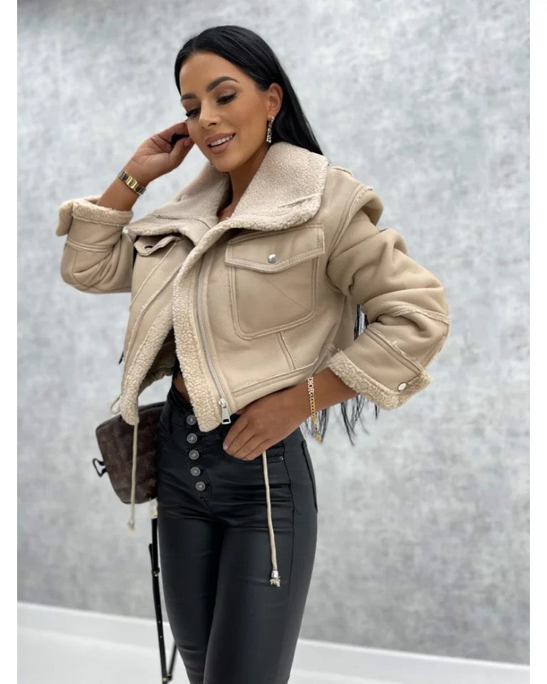 ModeGeist | Schwarze Lederjacke mit Teddyfutter