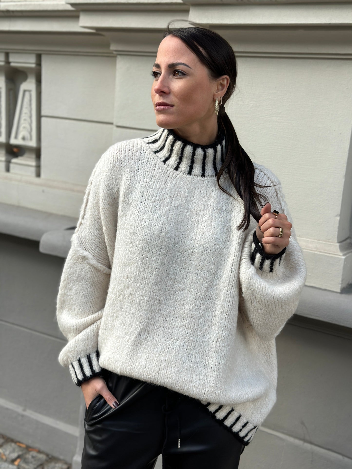 ModeGeist | Strickpullover mit auffälligem Stehkragen