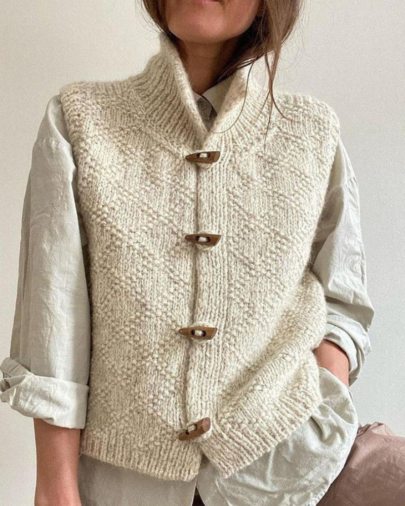 ModeGeist | Strickweste mit Hohem Kragen Holzknöpfe Rustikal und Warm