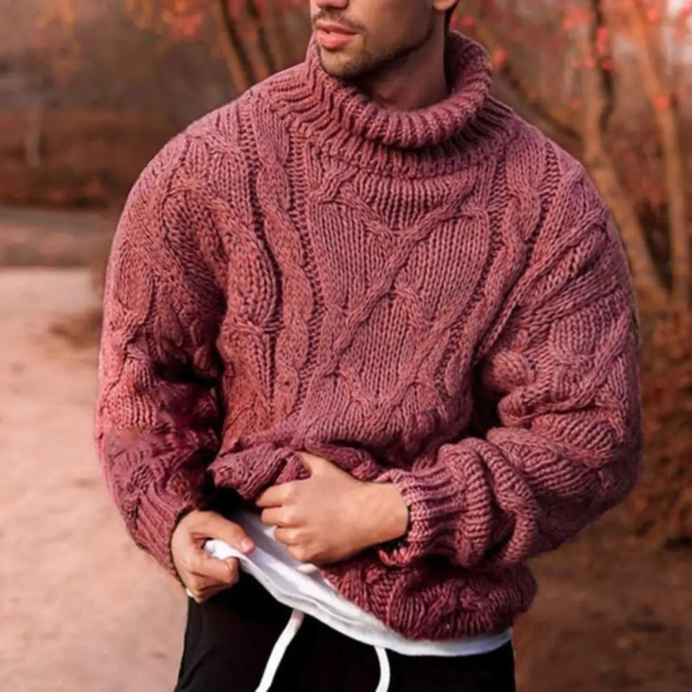 Herrenpullover im klassischen Zopfmuster