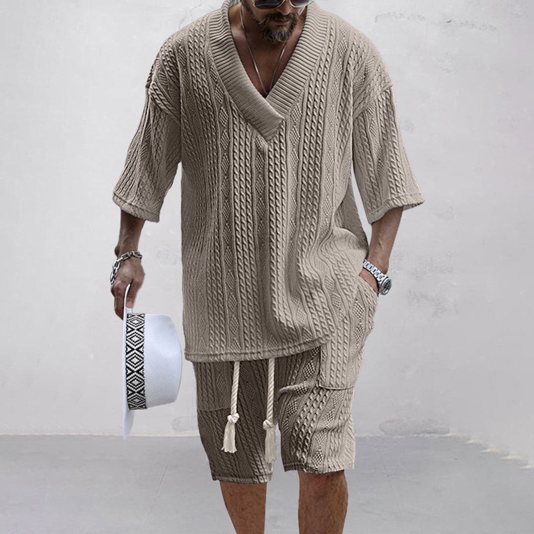 Herren-Set: Strickhemd und Shorts im eleganten Stil