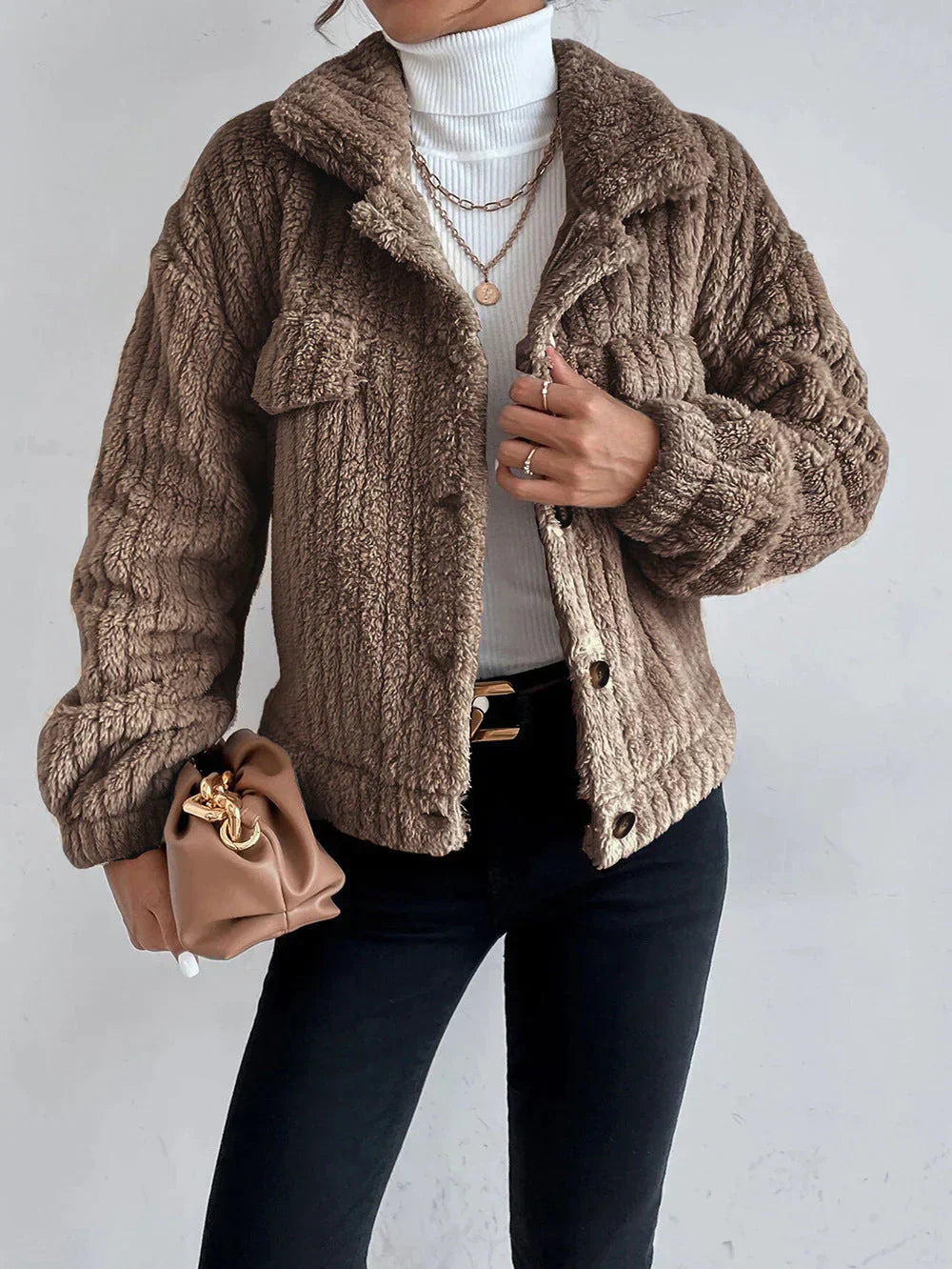 Leila: Damen-Plüschjacke in Übergröße