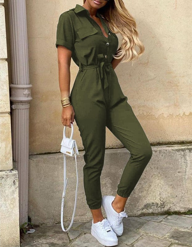 Kurzärmliger Jumpsuit mit Gürtel, Modell Liane