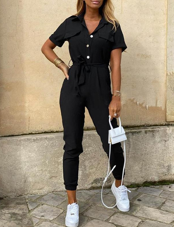 Kurzärmliger Jumpsuit mit Gürtel, Modell Liane