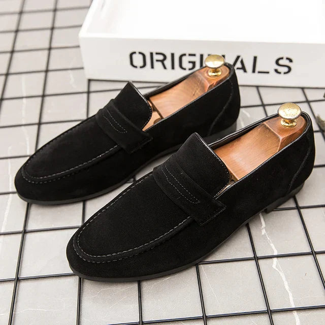 Herrenschuhe aus Wildleder im eleganten Design