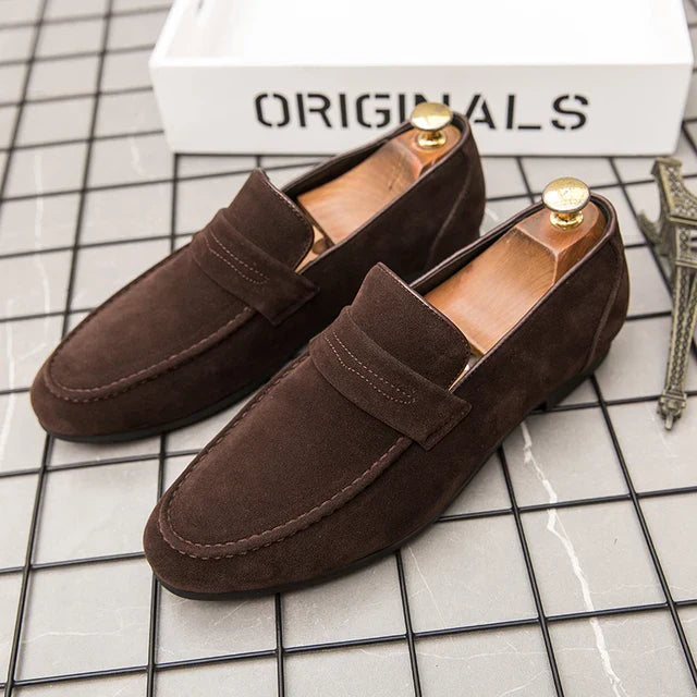 Herrenschuhe aus Wildleder im eleganten Design