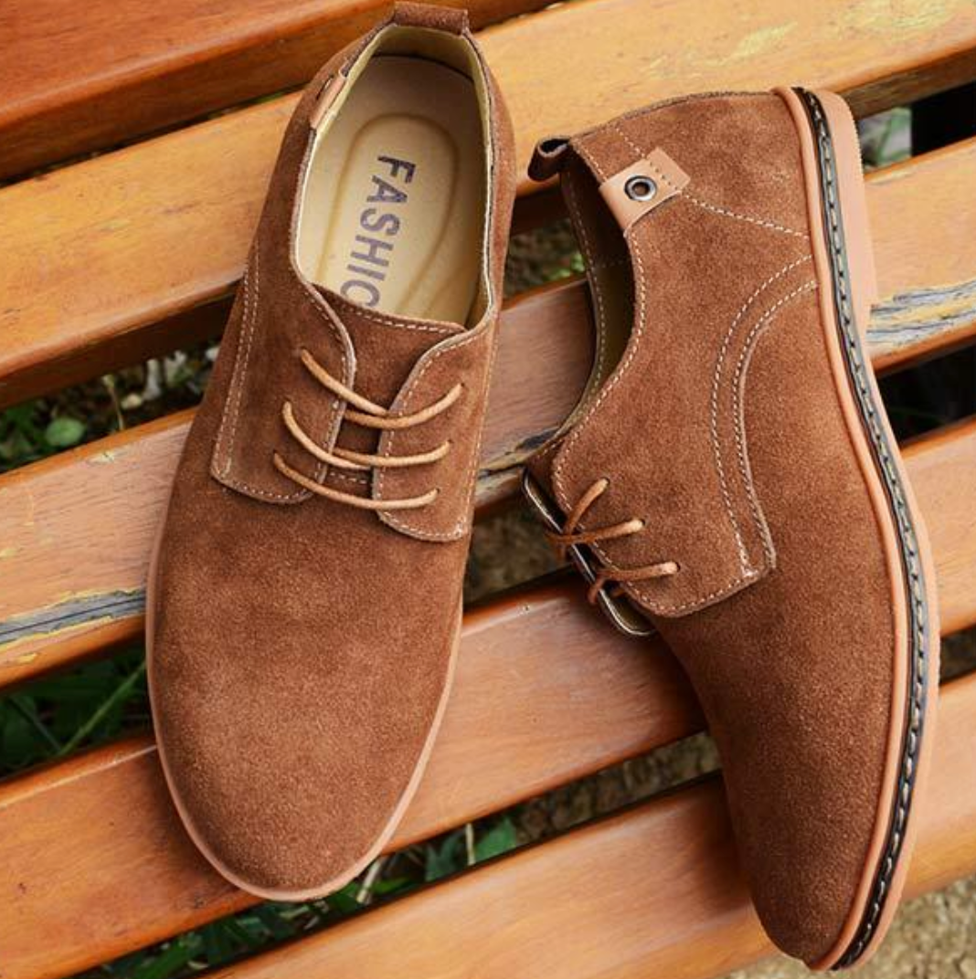 Herrenschuhe aus Wildleder im Derby-Stil
