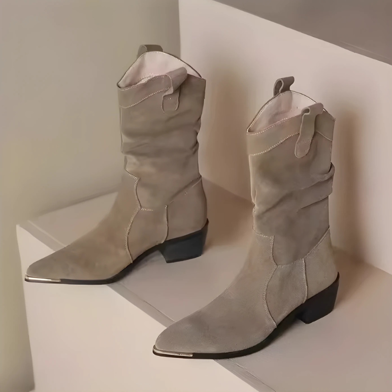 ModeGeist | Stiefel - Wildleder - Knöchellang - Spitz Zulaufend - Metall-Zehenschutz - Blockabsatz