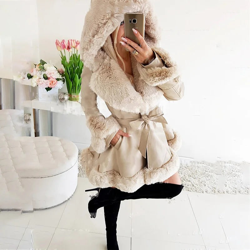 Elegantes Damen-Wintermodell Molly