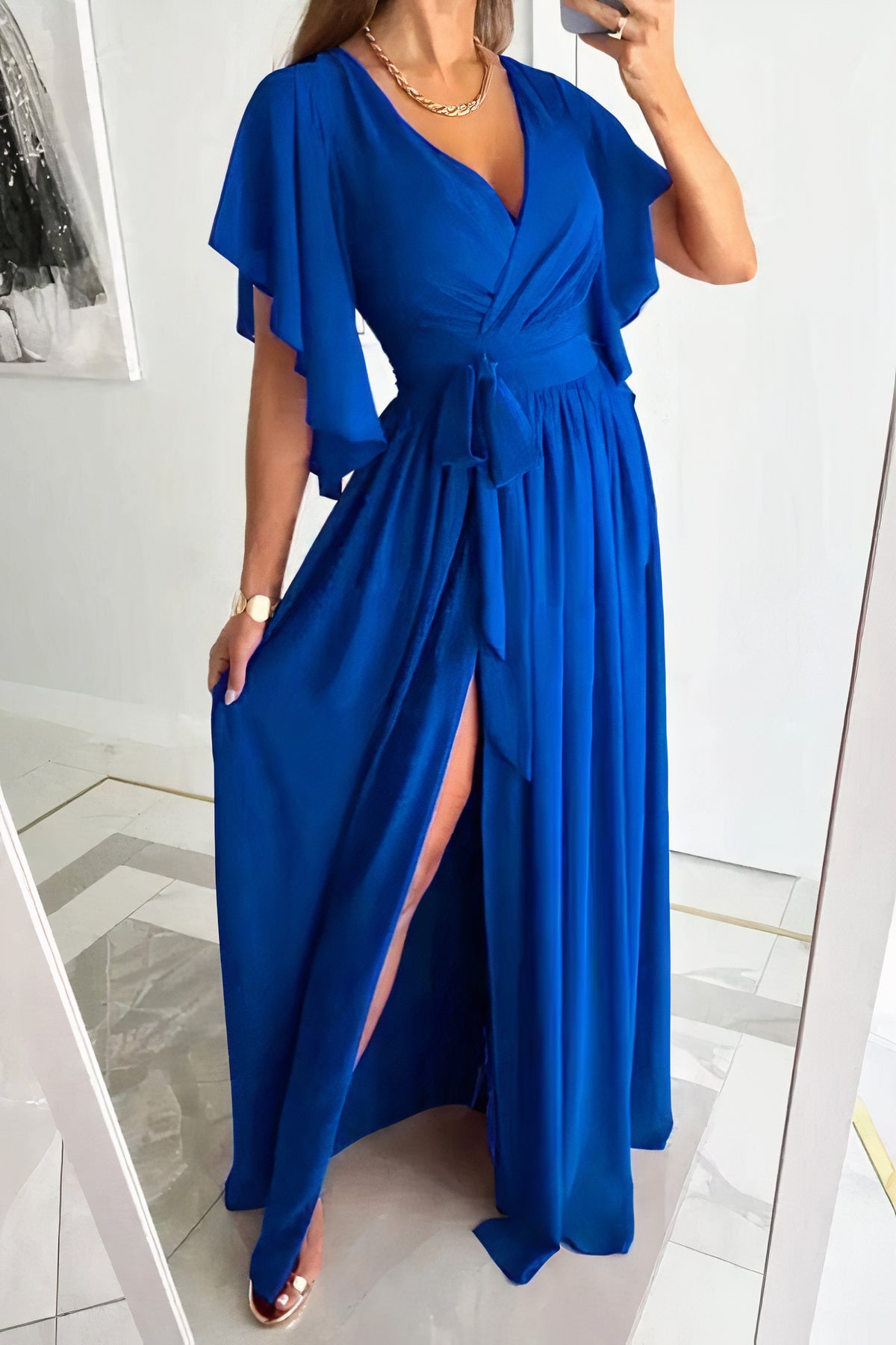 Schickes Kleid mit V-Ausschnitt und Schlitz - Naomi