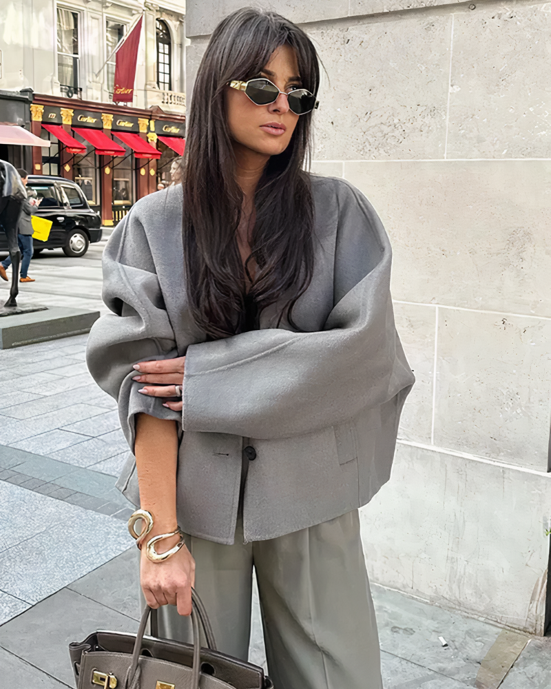 Stilvolle, warme Damen Winterjacke mit V-Ausschnitt von Naya