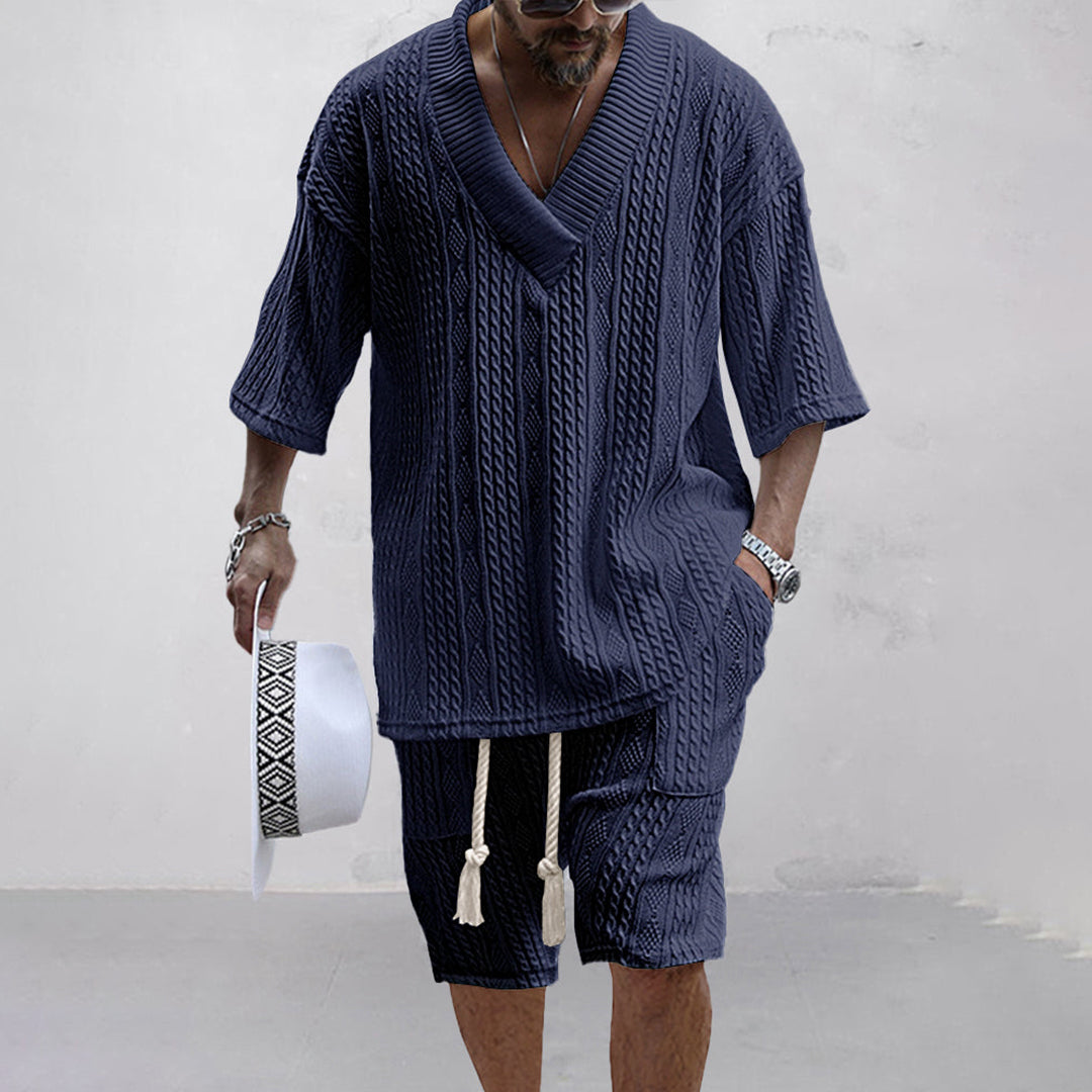 Herren-Set: Strickhemd und Shorts im eleganten Stil