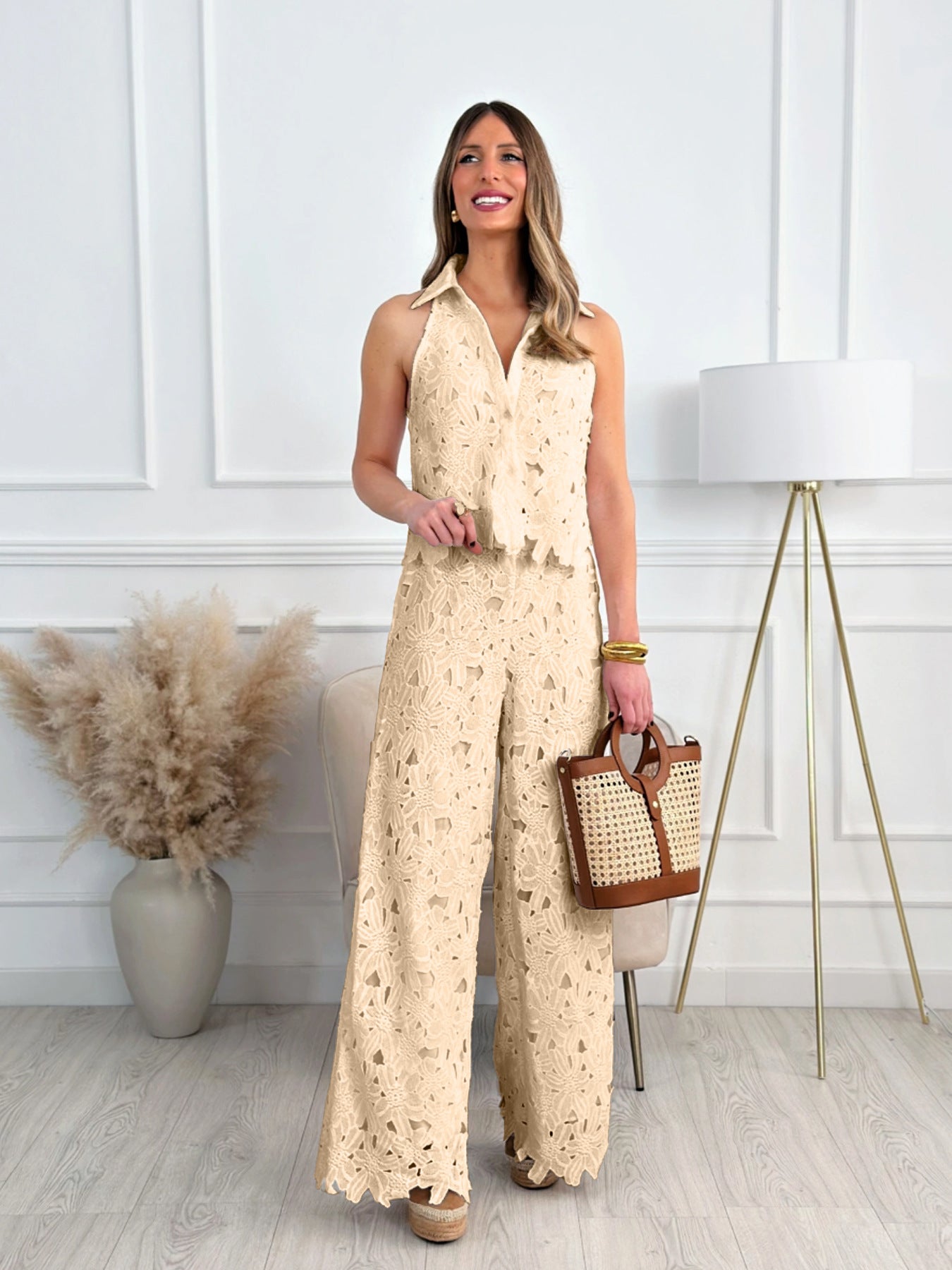 Elegantes Damen-Jumpsuit mit Spitze und weitem Bein von MODEGEIST