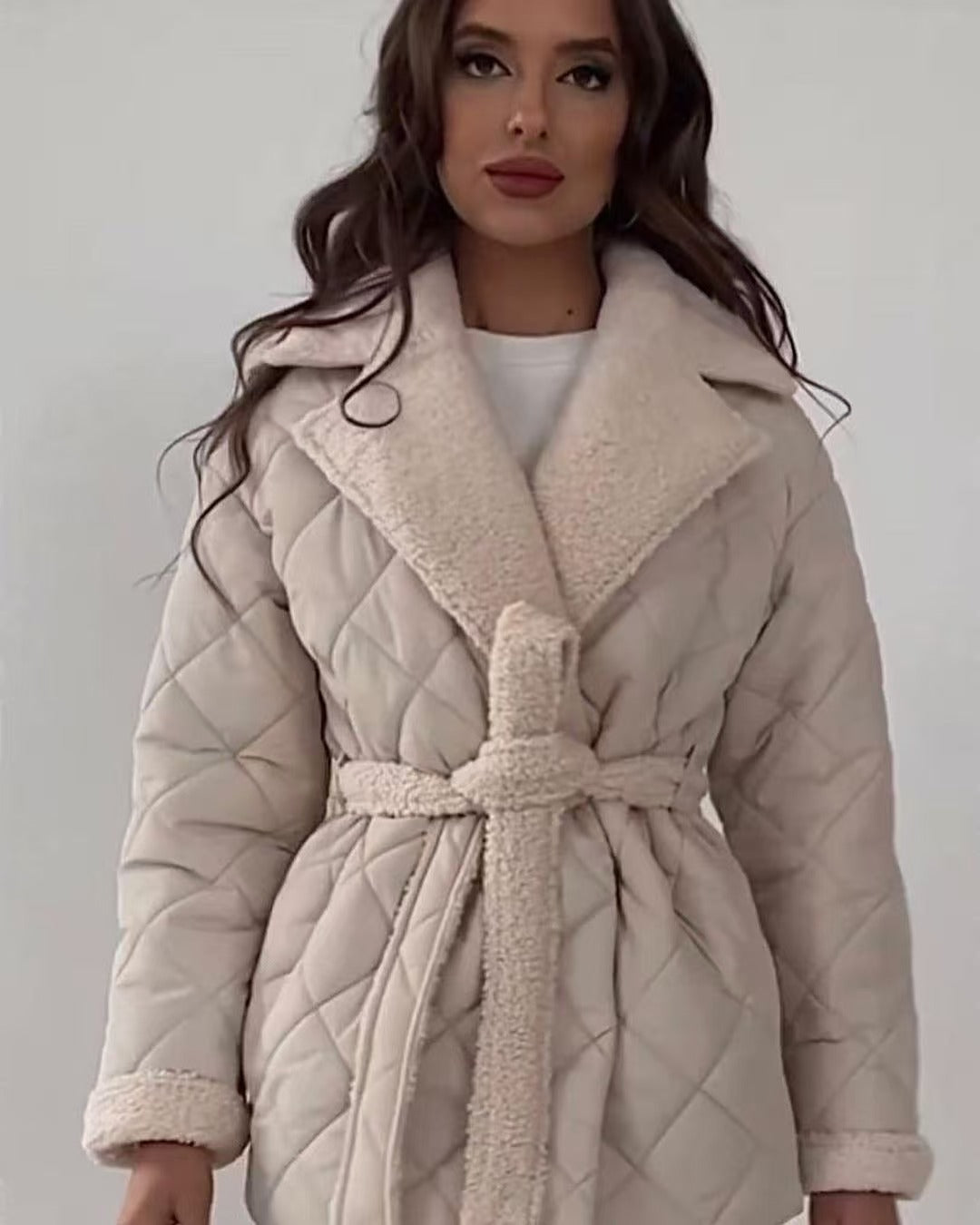 Damen gesteppte Teddyjacke mit Gürtel ModeGeist