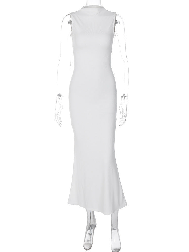 Elegantes figurbetontes Maxikleid mit hohem Kragen von MODEGEIST