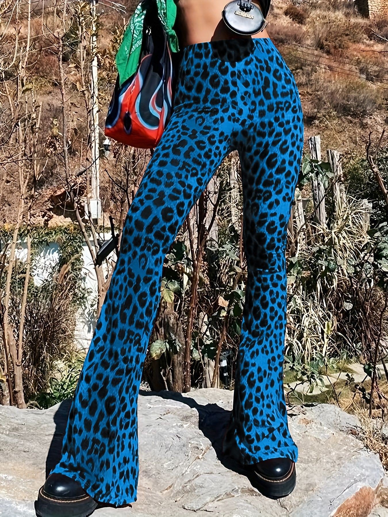 Damen Flared Leggings mit trendigem Leopardenmuster ModeGeist
