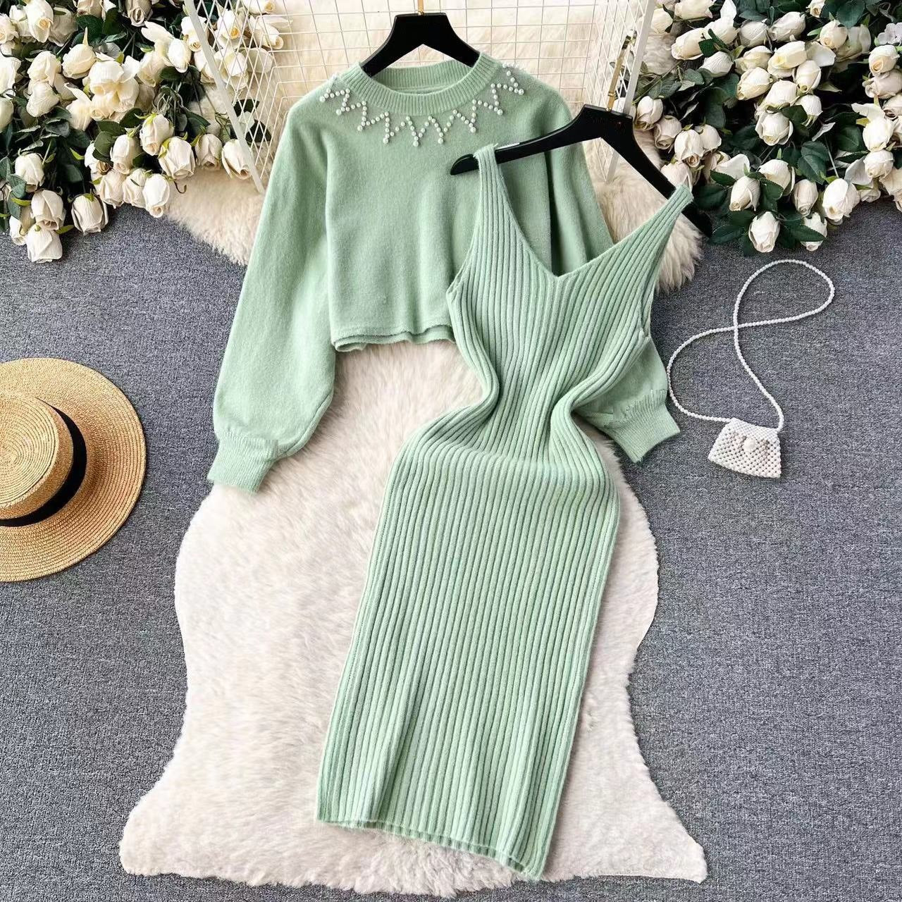 Damen Elegantes Strickkleid mit raffinierter Ribstruktur und stylischem Crop-Pullover ModeGeist
