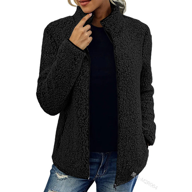 Damen flauschige Fleecejacke mit hohem Kragen und seitlichen Taschen ModeGeist