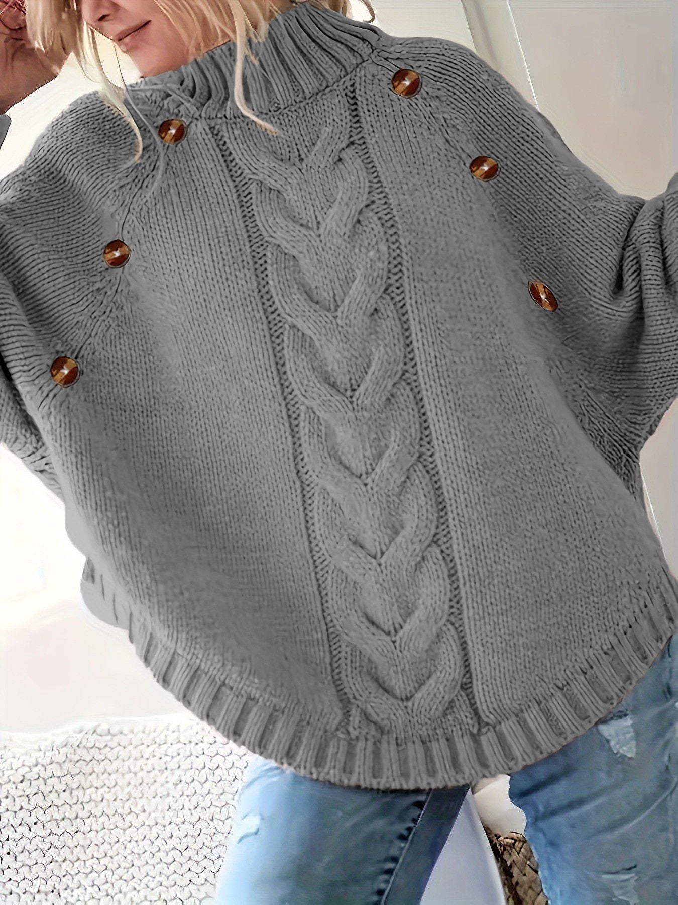 Damen Oversized Strickpullover mit Hochkragen und dekorativen Knopfdetails ModeGeist