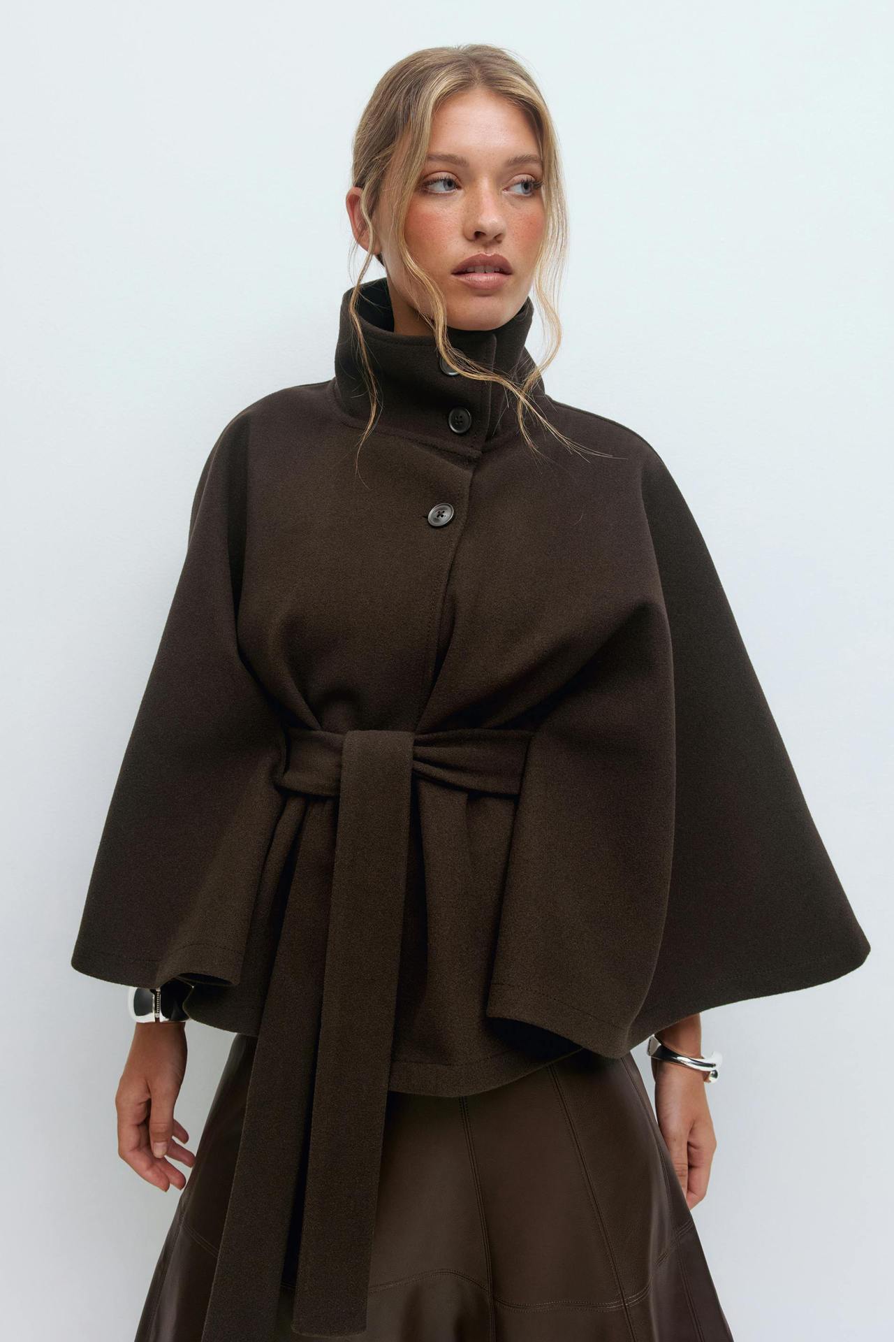 Damen Relaxed Fit Umhangjacke mit Bindegürtel ModeGeist