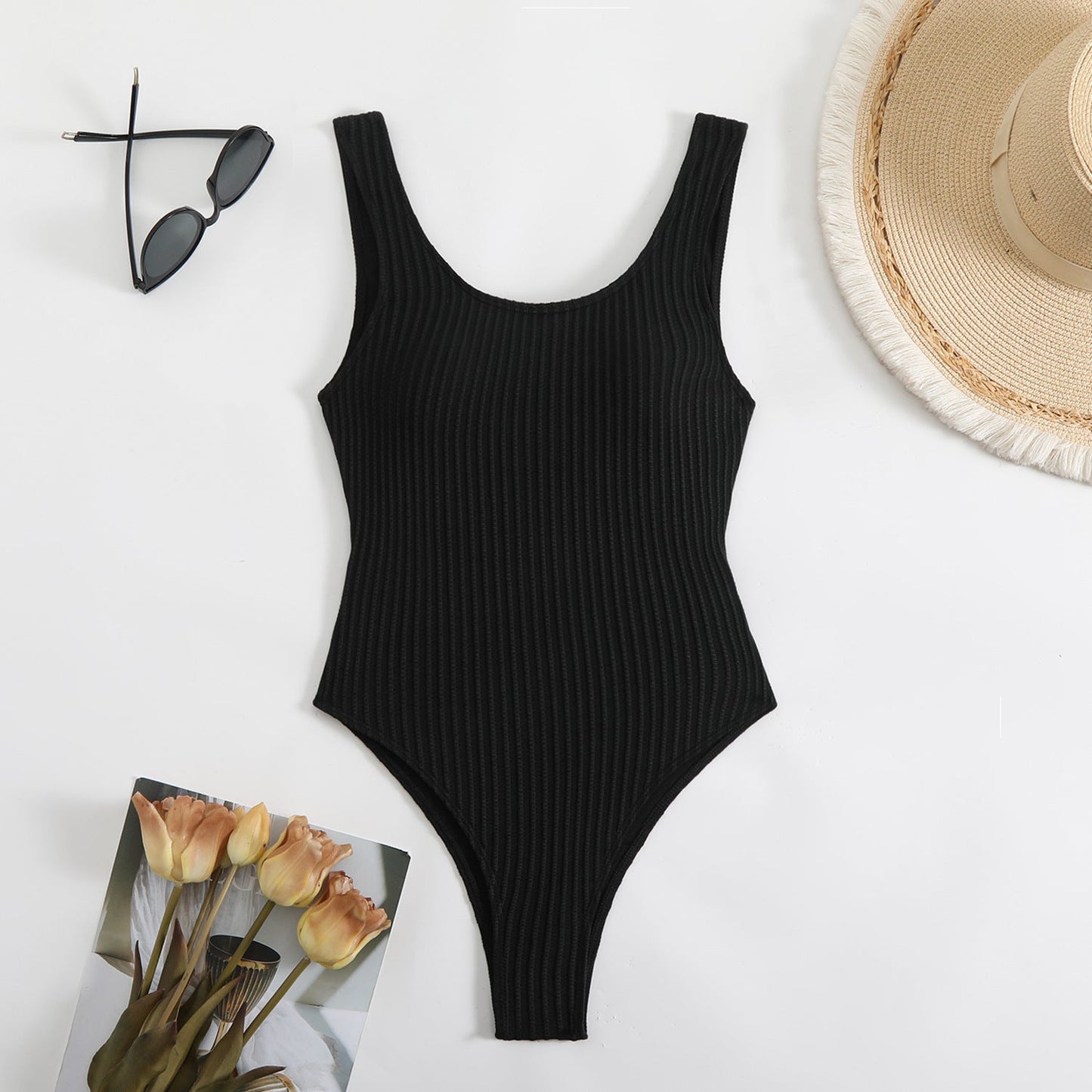 Modern Badeanzug für Damen mit strukturierter Rippung und hohem Beinschnitt