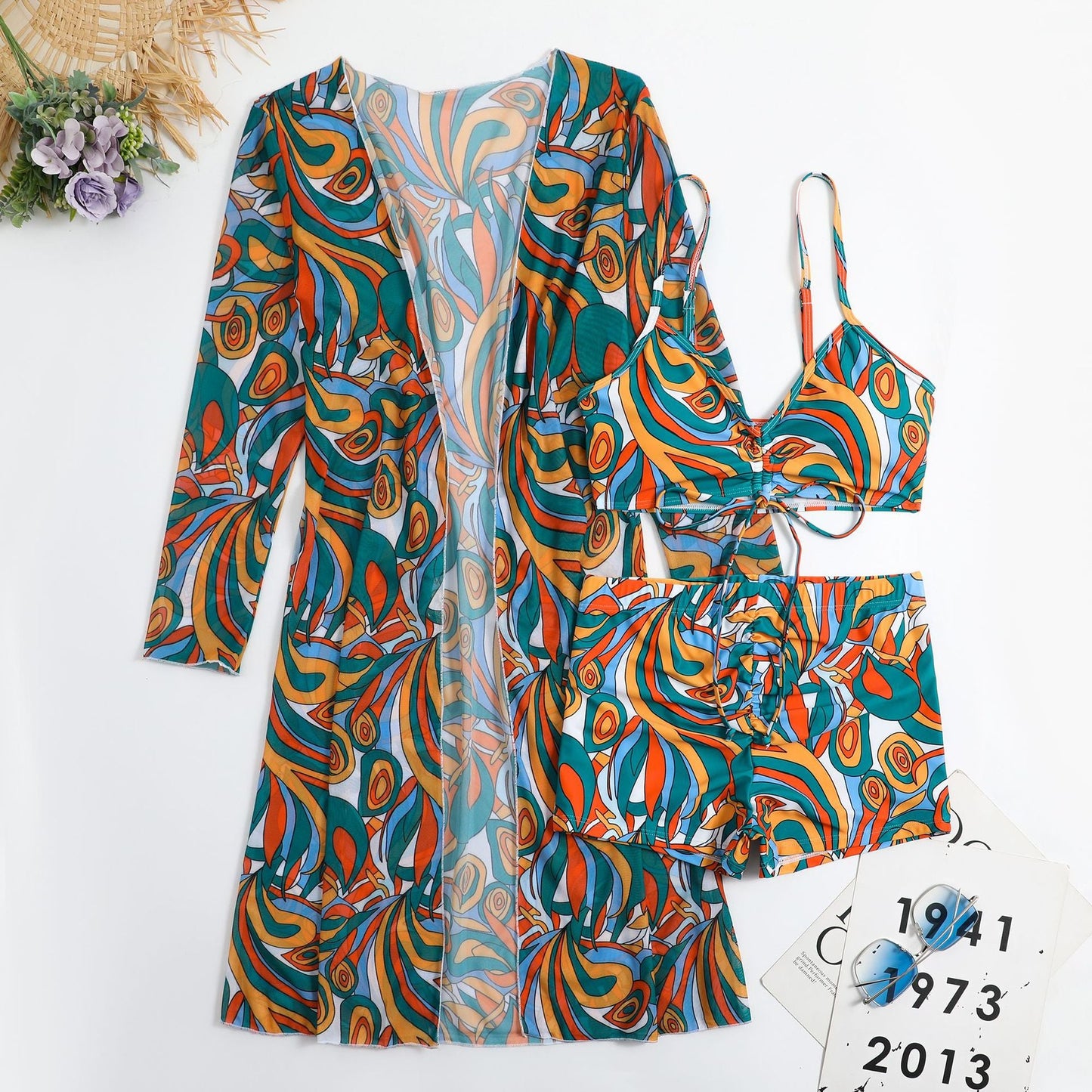 Stilvoller Damen Strandkimono und Bikini-Set von MODEGEIST