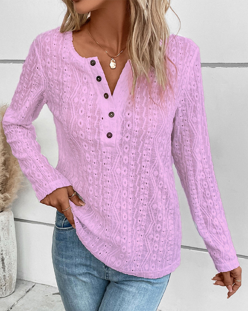 Modisches Damen-Langarmshirt mit raffinierten Perforationen