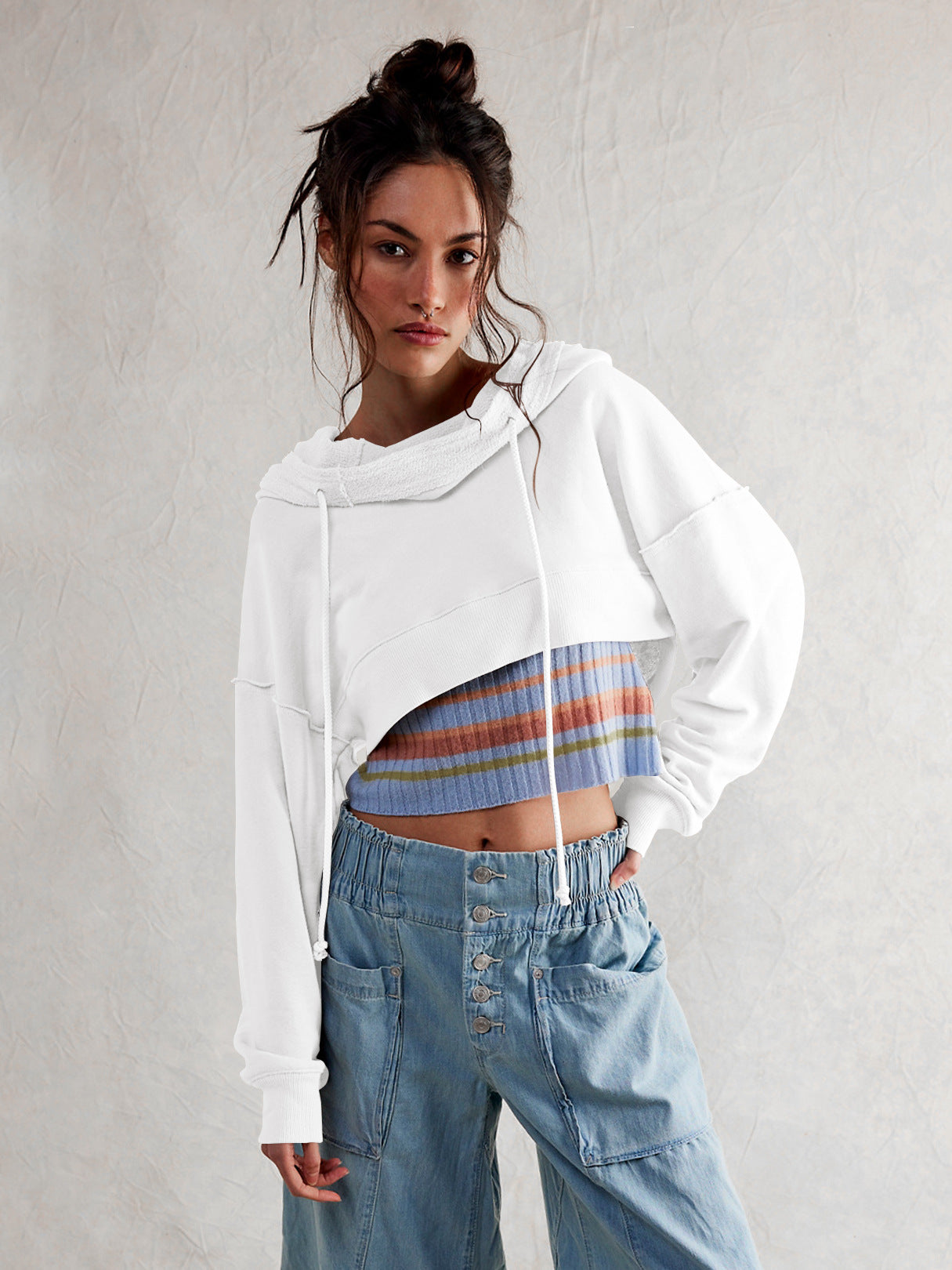 Damen cropped Sweatshirt mit lässigem Schnitt und Kängurutasche ModeGeist